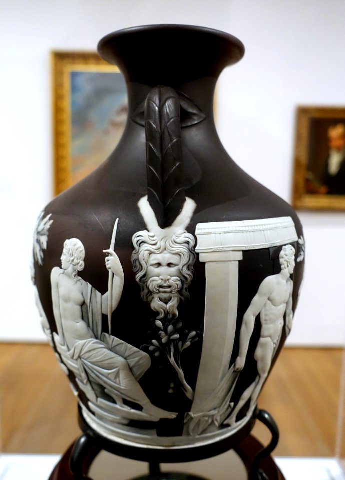 Portland Vase, Josiah Wedgwood & Sons, c. 1795, No. 9 of a limited edition, blue-black and white jasperware, view 4 - Fogg Art Museum, Harvard University - DSC01284