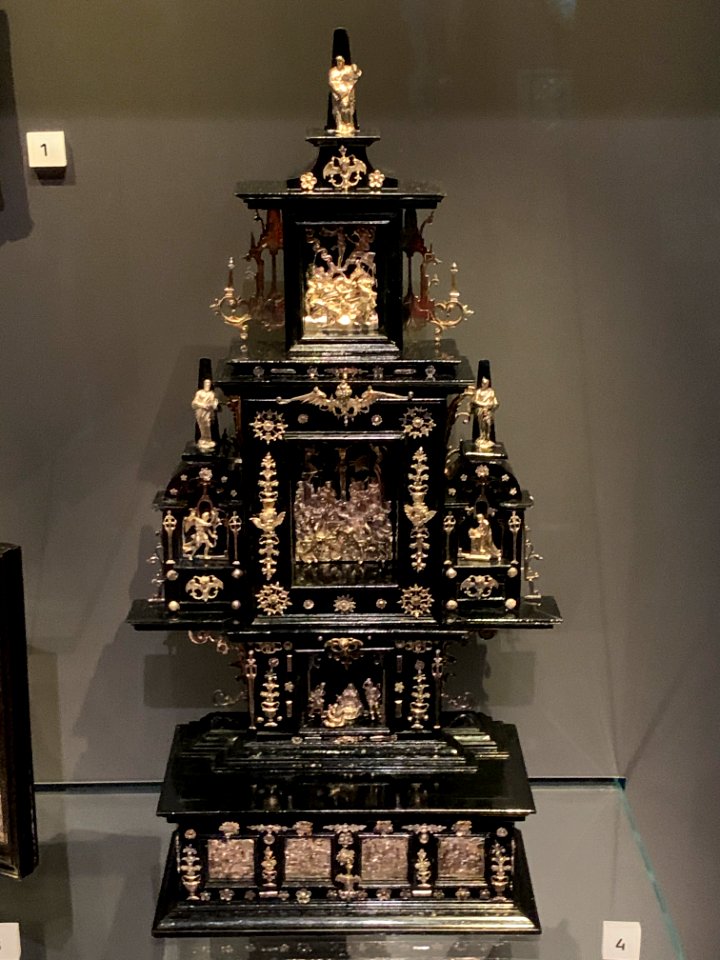 Portable altar with the Annunciation, Adoration of the Shepherds, Crucifixion and Resurrection, workshop if Matthias Wallbaum, Augsburg, early 17th century photo 2