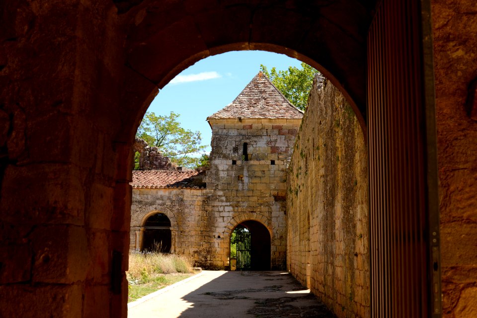Porte qui donne sur le cloître – Prieuré de Saint-Avit-Sénieur