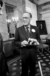 Prins Bernhard krijgt zilveren olifant, Bestanddeelnr 926-3810