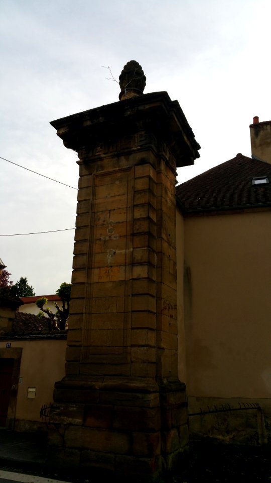 Porte de Paris à Moulins, pilier sud