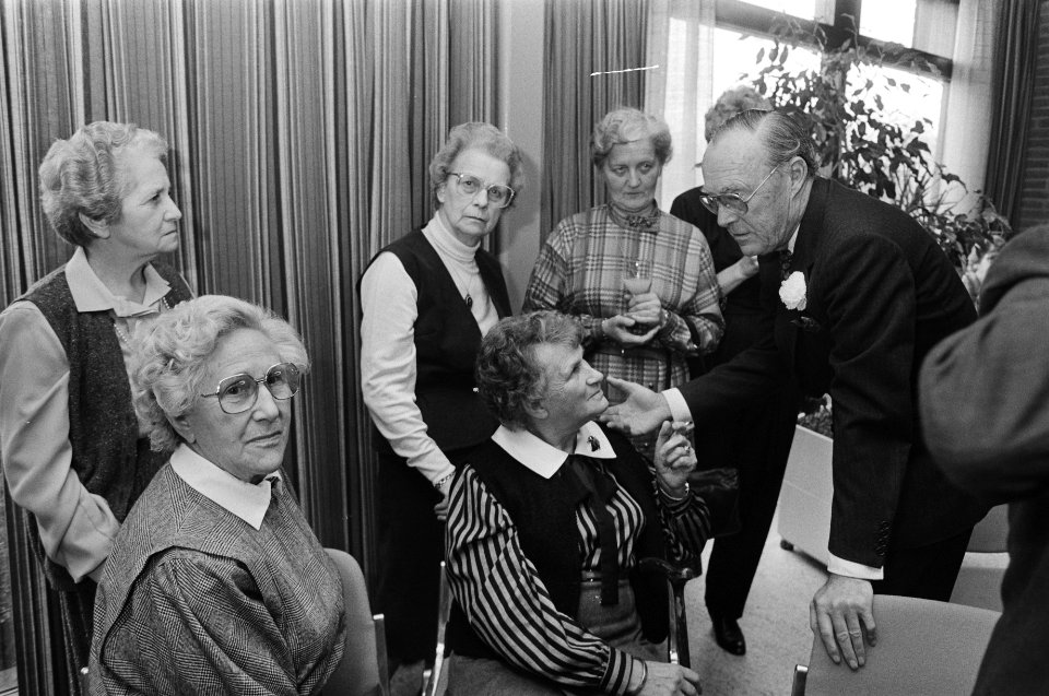 Prins Bernhard heeft een deel van de reunie bijgewoond van de voormalige Verzets, Bestanddeelnr 933-1700