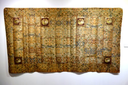 Priest's robe (kesa), Japan, late 18th to early 19th century, silk, gold thread - Textile Museum of Canada - DSC00860
