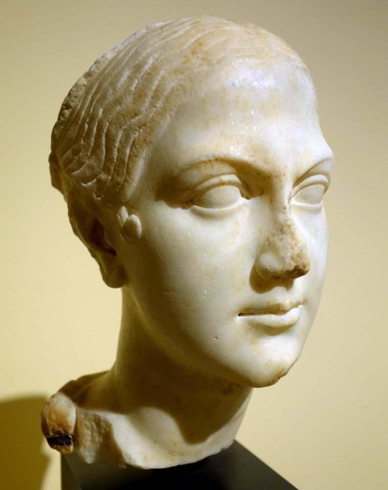 Portrait of a young woman, Roman Empire (possibly Greece), AD 117-138, marble - Fitchburg Art Museum - DSC08701