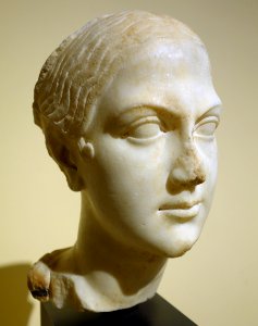 Portrait of a young woman, Roman Empire (possibly Greece), AD 117-138, marble - Fitchburg Art Museum - DSC08701
