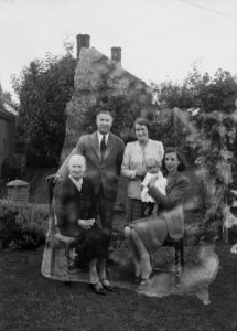 Price family, Royal Oak, Welshpool (1294059)
