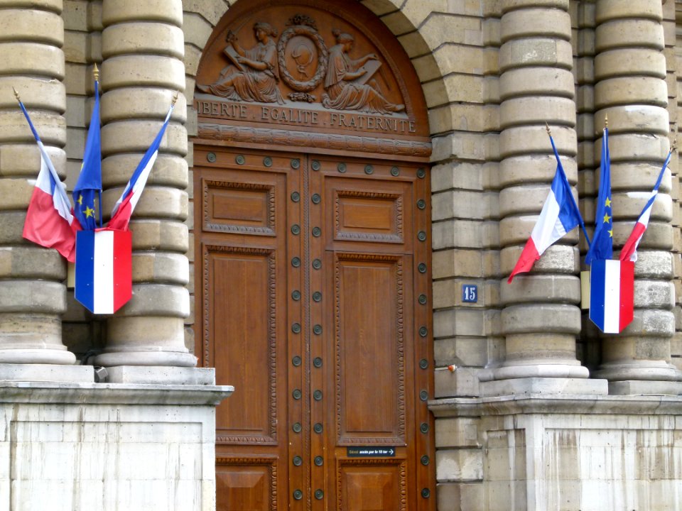 Porte principale du Sénat