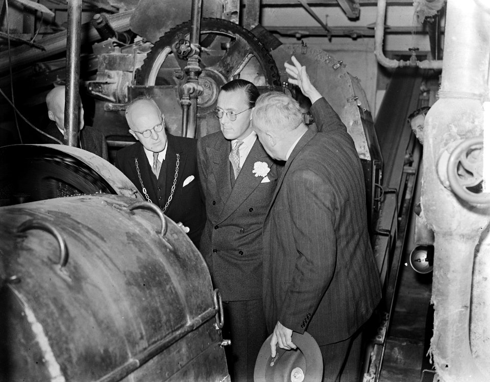 Prins Bernhard in linoleumfabriek Krommenie, Bestanddeelnr 903-4964