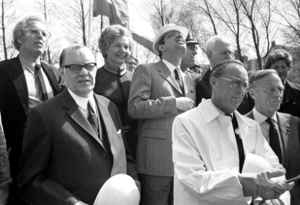 Prins Bernhard en prof. Bastiaans (l), Bestanddeelnr 925-5347