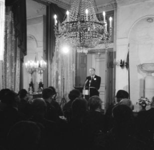 Prins Bernhard installeert curatorium Stichting Volk en Verdediging op Paleis, Bestanddeelnr 917-2280