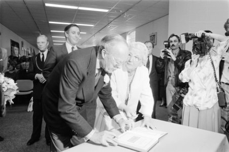 Prins Bernhard en Prinses Juliana openen Oranje Museum in Baarn, Bestanddeelnr 933-9836