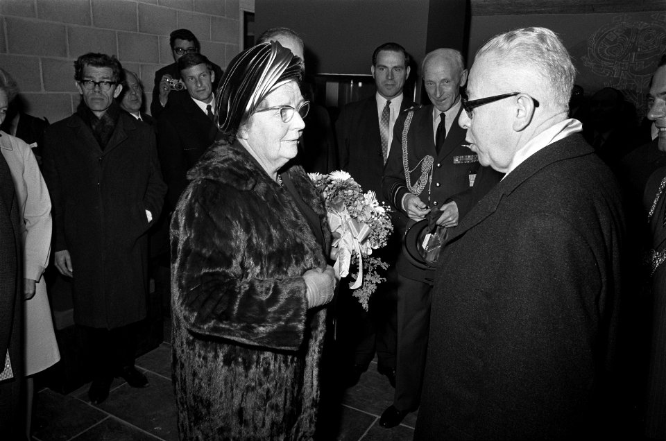 President Heinemann en koningin Juliana bezoeken het Centrum voor Vakopleiding v, Bestanddeelnr 923-0162