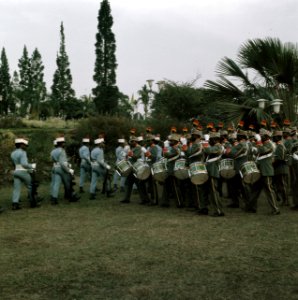 Prins Bernhard in Zaire met President Moboetoe militaire kapel, Bestanddeelnr 254-9349