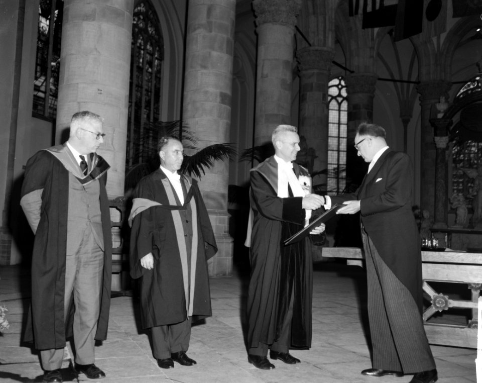 Prins Bernhard herdenkingsbijeenkomst van het Institute of Social Studies bijgew, Bestanddeelnr 914-4069