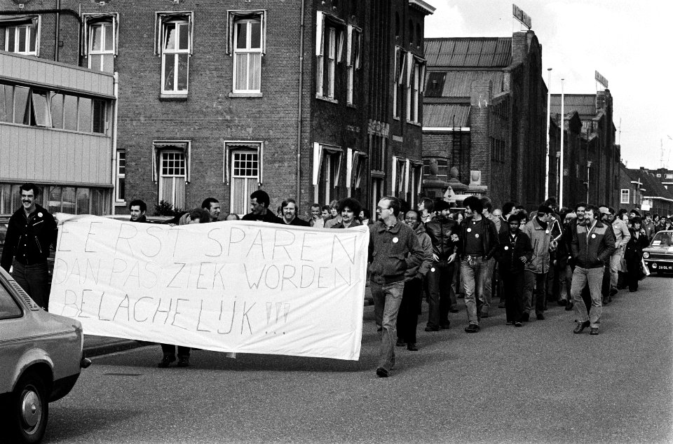 Prikakties van FNV in Den Bosch tegen bezuigingingsplan van de regering. De demo, Bestanddeelnr 932-0219