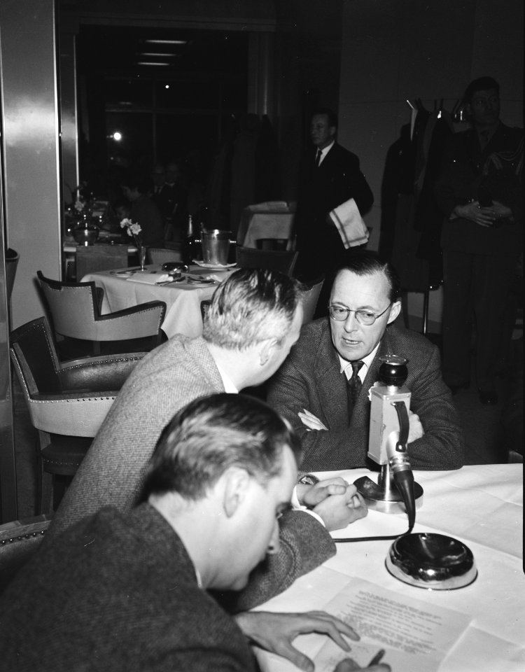 Prins Bernhard naar Amerika voor Bilderbergconferentie vertrek Schiphol, Bestanddeelnr 908-3194