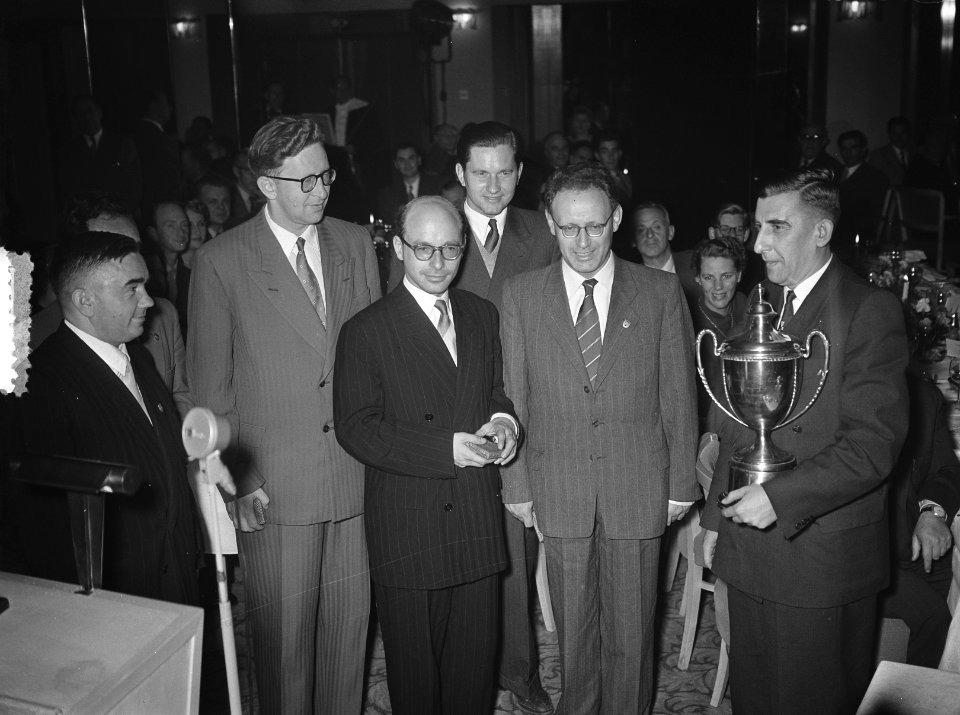 Prijsuitreiking schaakolympiade Amsterdam, Bestanddeelnr 906-7460