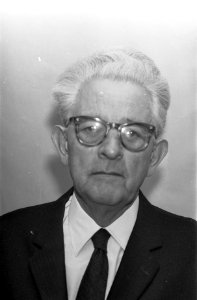 Prijs voor Literaire Kritiek voor dhr. C. J. E. Dinaux . Dhr. C. J. E. Dinaux , , Bestanddeelnr 921-2221