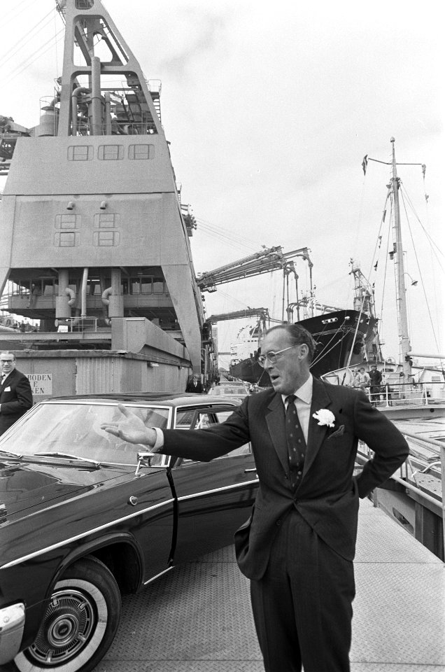 Prins Bernhard nieuwe installaties van graan-elevator maatschappij te Rotterdam , Bestanddeelnr 920-2082