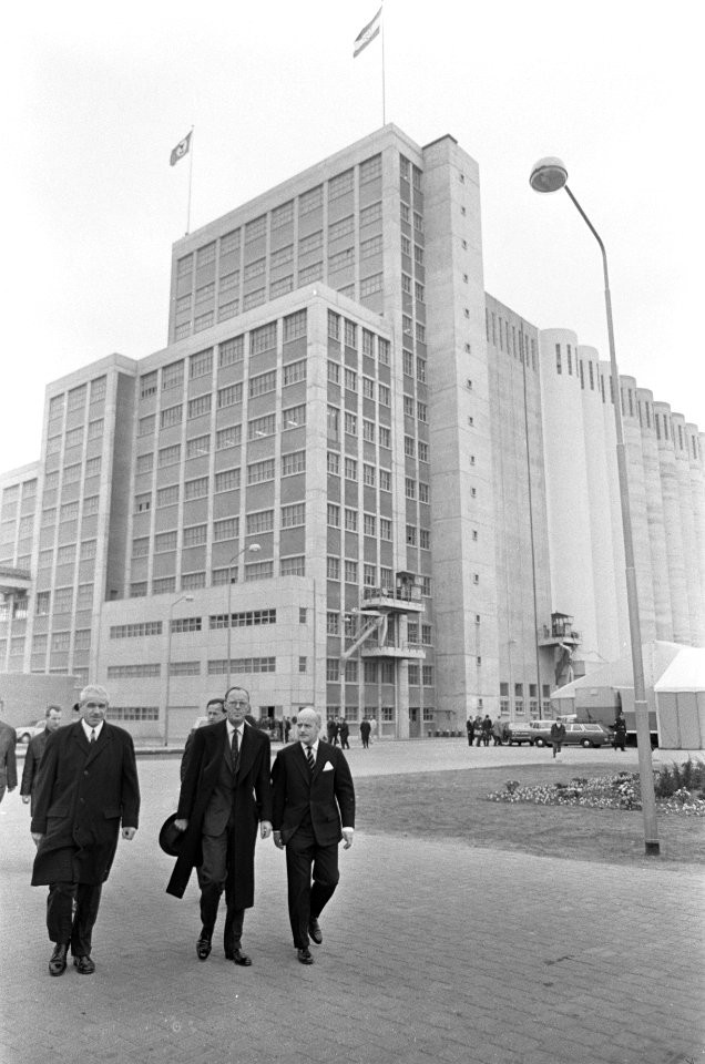Prins Bernhard nieuwe installaties van graan-elevator maatschappij te Rotterdam , Bestanddeelnr 920-2080