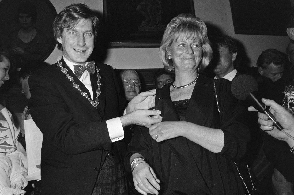Prijsuitreiking De Gouden Haring manvrouw van Amsterdam door wethouder Ten Ha, Bestanddeelnr 933-9207