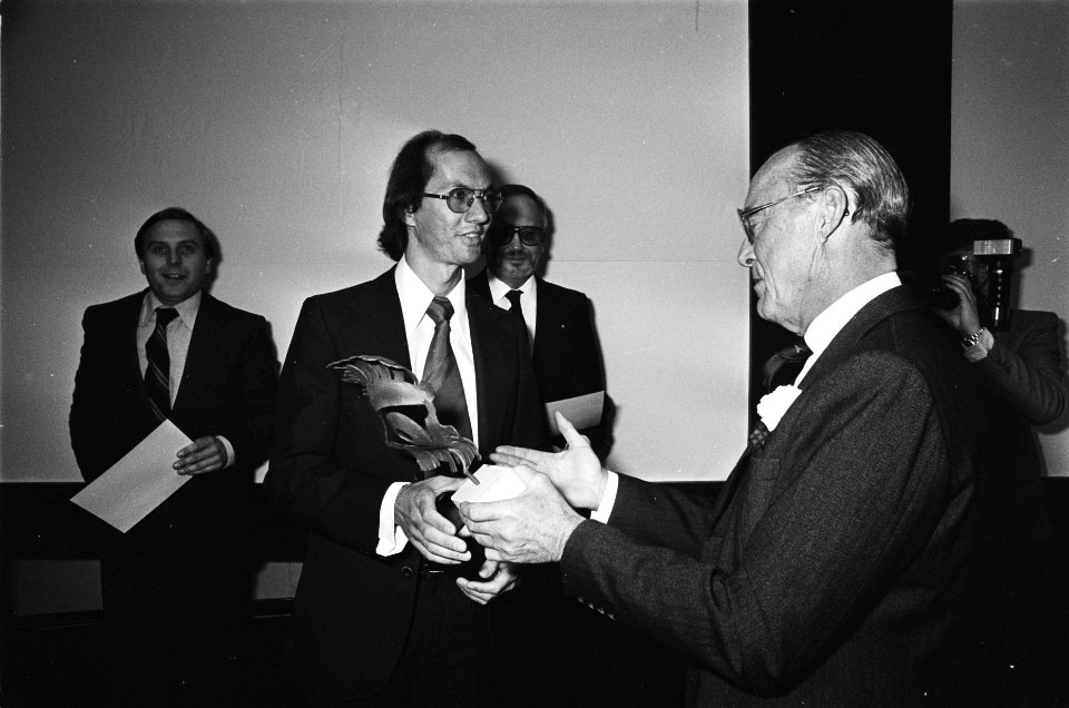 Prijsuitreiking World Press Photo door Prins Bernhard aan Leslie Hammond, Bestanddeelnr 929-6569