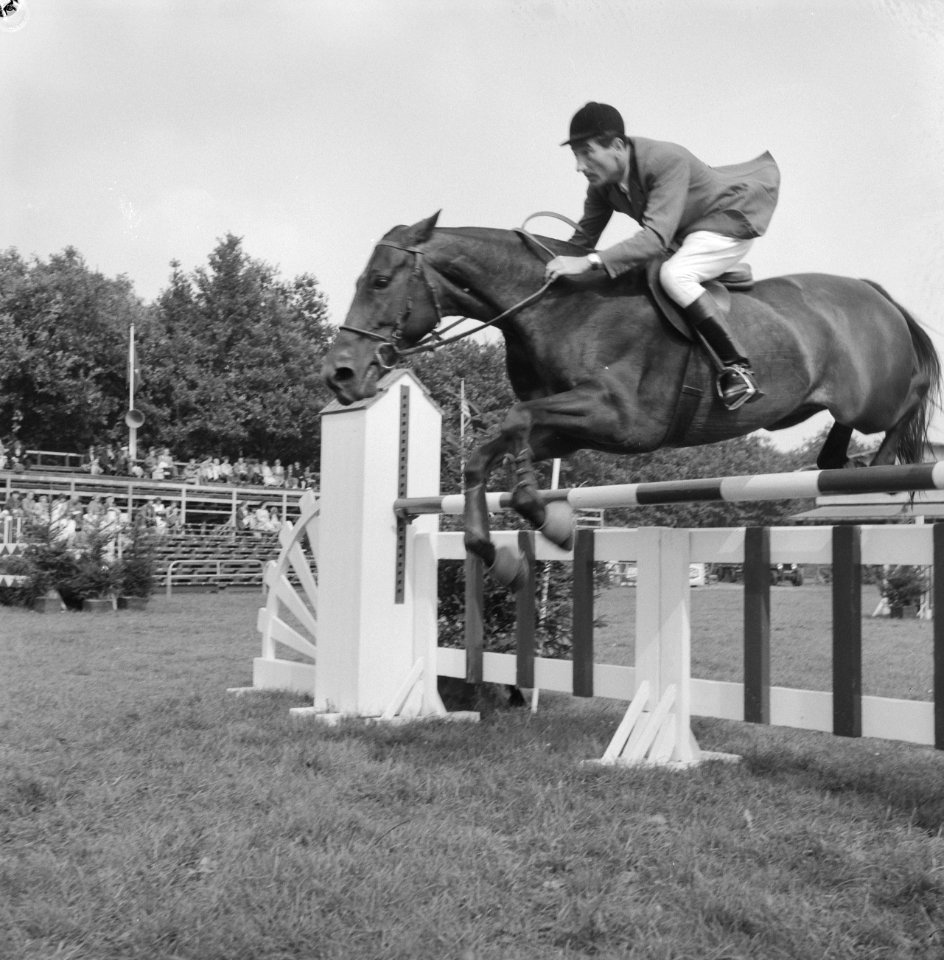 Prijs voor de Rotterdamse Jockeyclub, winnaar P Jonqueres dOriola op Gerboise B, Bestanddeelnr 911-4784