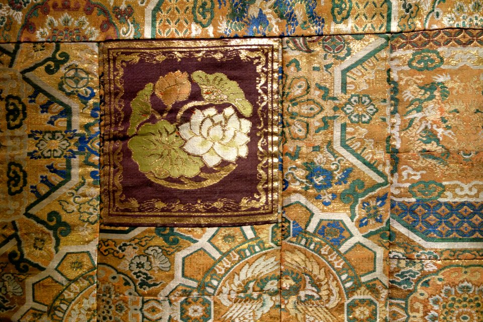 Priest's robe (kesa), Japan, late 18th to early 19th century, detail, silk, gold thread - Textile Museum of Canada - DSC00863