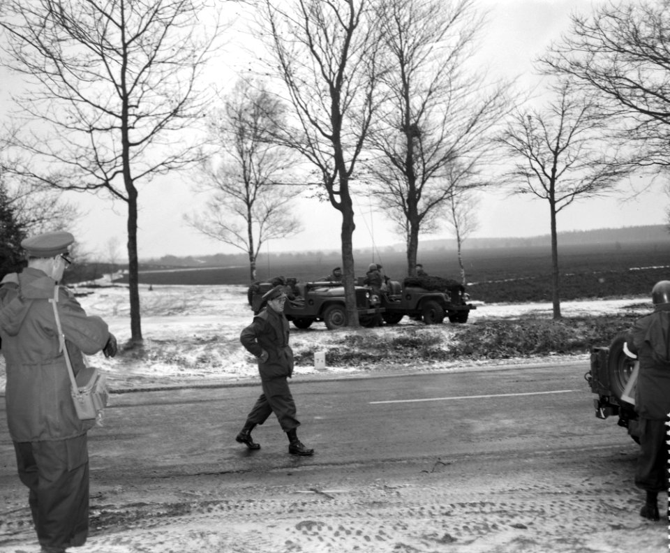 Prins Bernhard leidt legeroefening Alarm I op de Veluwe, Bestanddeelnr 910-8745