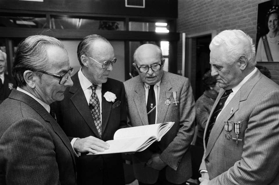 Prins Bernhard heeft een deel van de reunie bijgewoond van de voormalige Verzets, Bestanddeelnr 933-1701