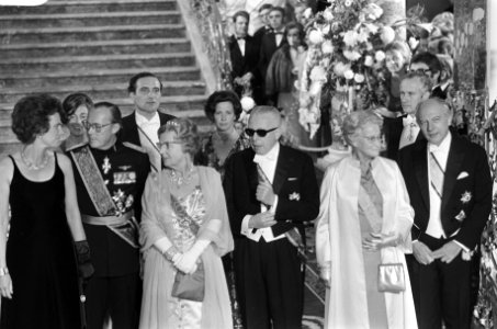 President Heinemann biedt koningin Juliana en prins Bernhard een banket in een k, Bestanddeelnr 925-0830