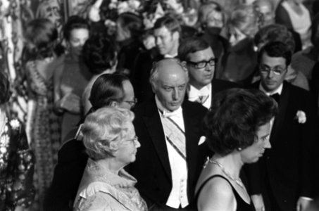 President Heinemann biedt koningin Juliana en prins Bernhard een banket in een k, Bestanddeelnr 925-0832