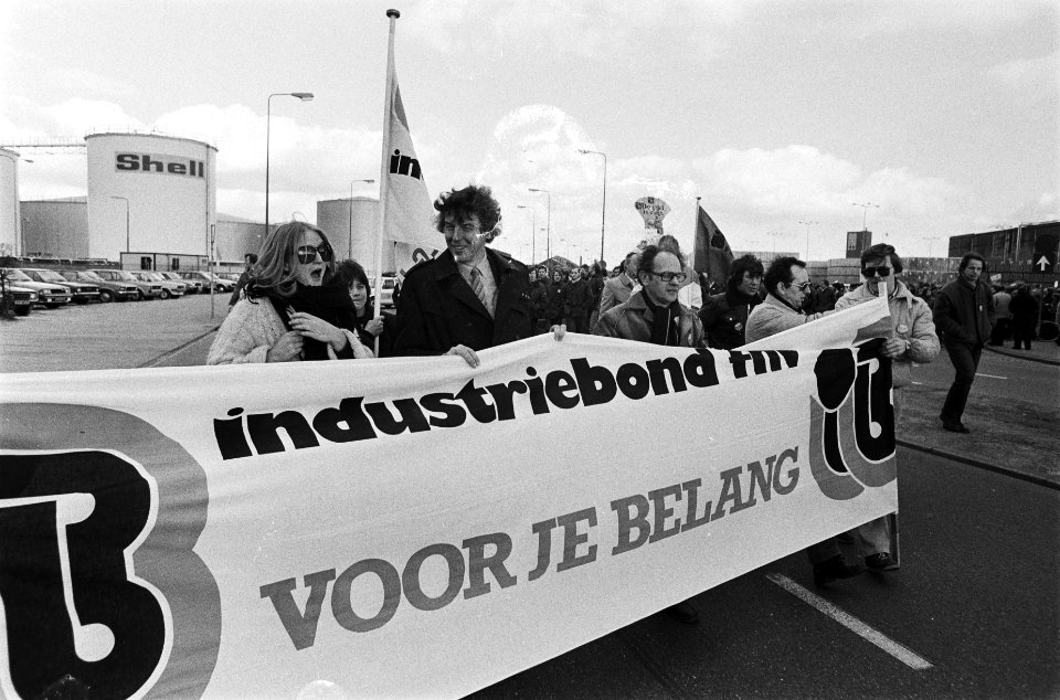 Prikakties van FNV in Den Bosch tegen bezuigingingsplan van de regering. De demo, Bestanddeelnr 932-0216