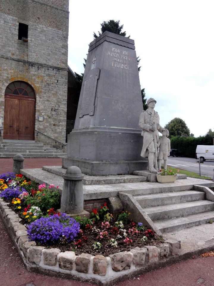 Preux-aux-Bois (Nord, Fr) monument aux morts