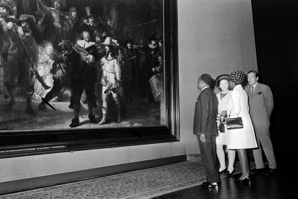 President Houphouët-Boigny en diens echtgenote bezoeken met prins Claus en prins, Bestanddeelnr 923-5732