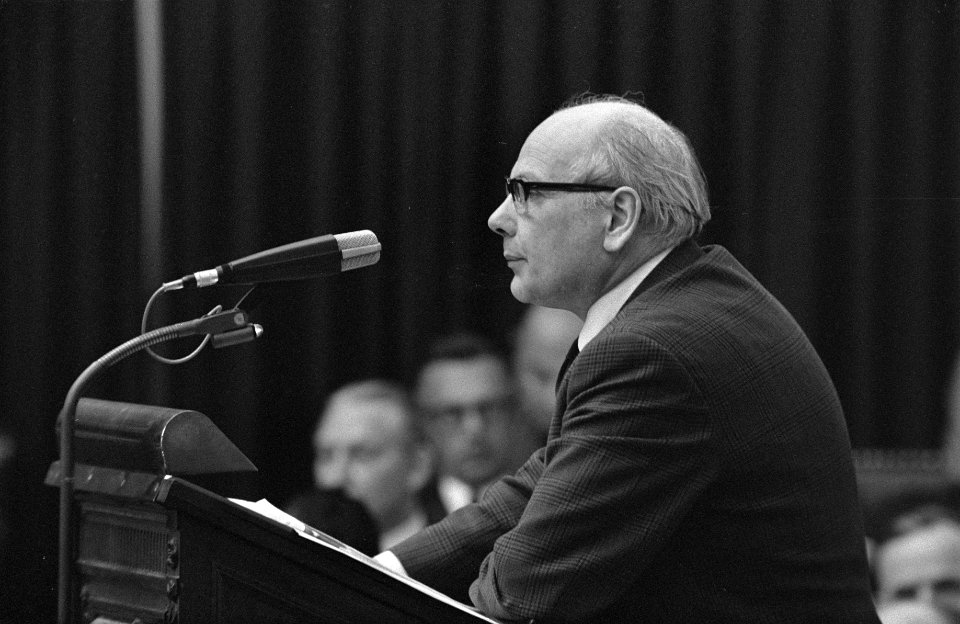 Prijzen debat in Tweede Kamer den Uyl aan het woord, Bestanddeelnr 922-2803