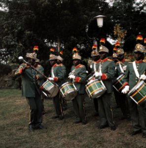 Prins Bernhard in Zaire met President Moboetoe militaire kapel, Bestanddeelnr 254-9350