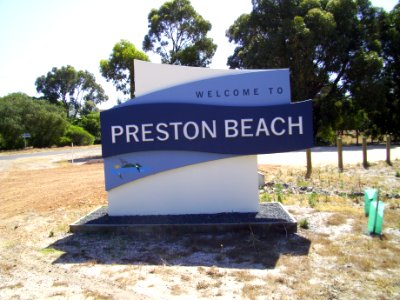 Preston Beach welcome sign 1 (E37@WTW2013)