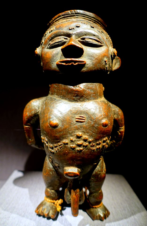 Prestige cup depicting a prisoner, Kuba-related peoples, Democratic Republic of the Congo, 1800s, wood - Fowler Museum - University of California, Los Angeles - DSC02470