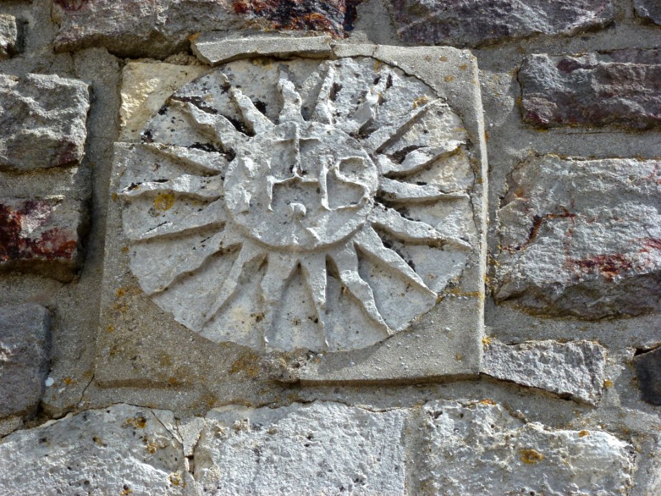 Prez (Ardennes) église de La Cerlau, detail au-dessus la porte