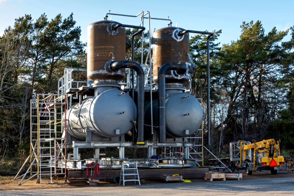 Pressure tanks under construction 3