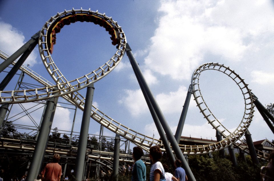 Pretpark de Efteling (massa toerisme) pijtkar ( 8 baan met loopings), Bestanddeelnr 253-8752