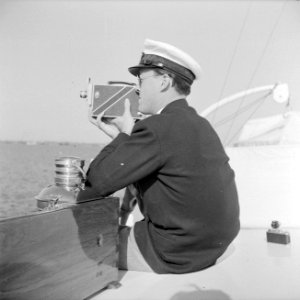 Prins Bernhard filmt aan dek, Bestanddeelnr 255-7657