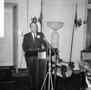 Prins Bernhard installeert curatorium van de Stichting Volk en Verdediging op Pa, Bestanddeelnr 917-2278