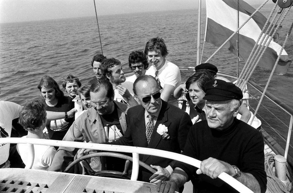 Prins Bernhard aan het roer, Bestanddeelnr 927-9753