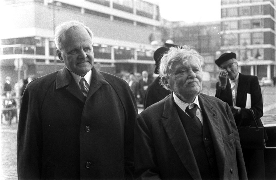 Prijswinnaars Carl von Weizsäcker en Gabriël Marcel, Bestanddeelnr 922-9099