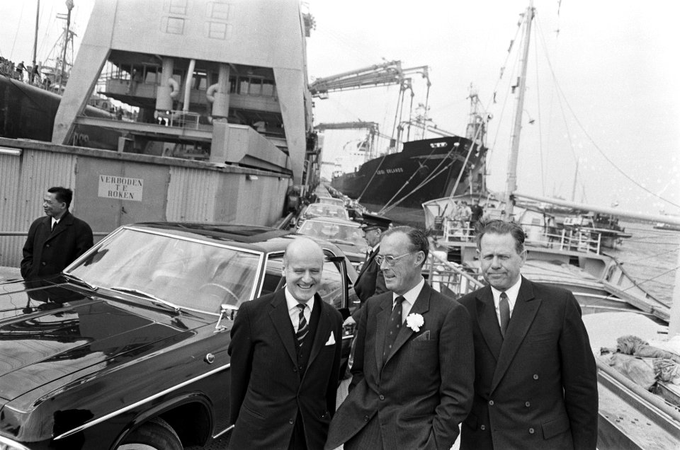 Prins Bernhard nieuwe installaties van graan-elevator maatschappij te Rotterdam , Bestanddeelnr 920-2081