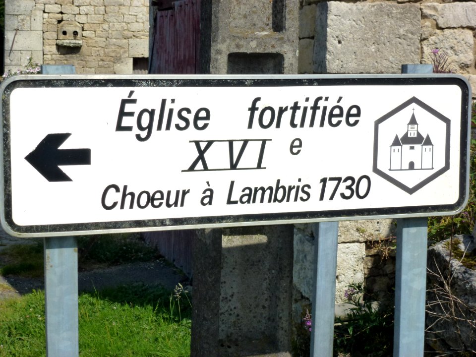Prez (Ardennes) flêche vers l'église