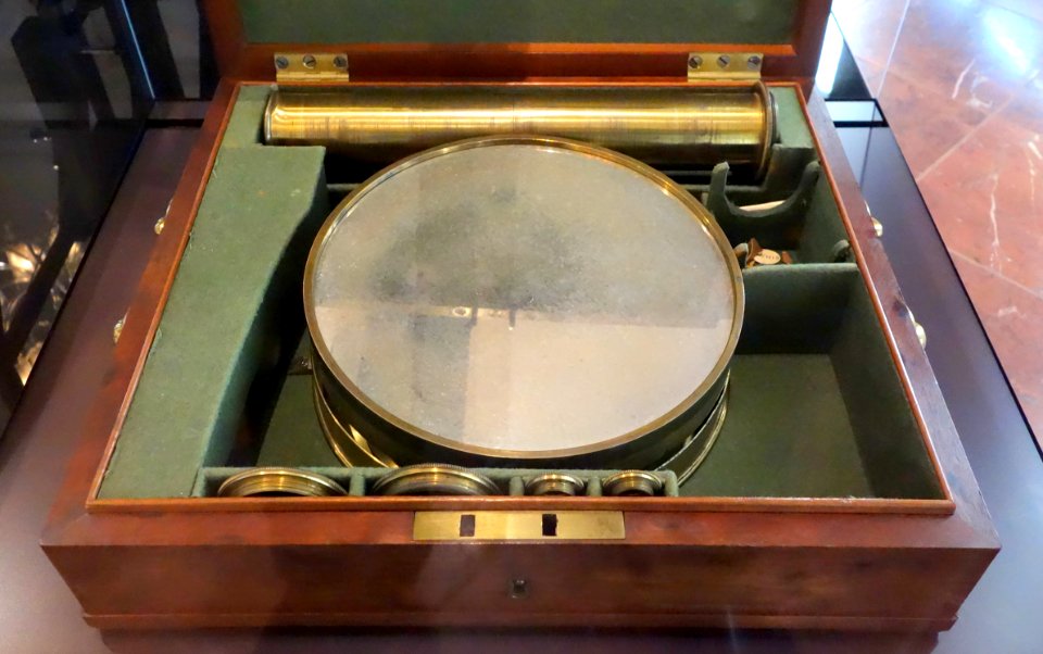 Primary mirror from 10-foot Herschel reflecting telescope, William Herschel, London, c. 1783 - Mathematisch-Physikalischer Salon, Dresden - DSC08152