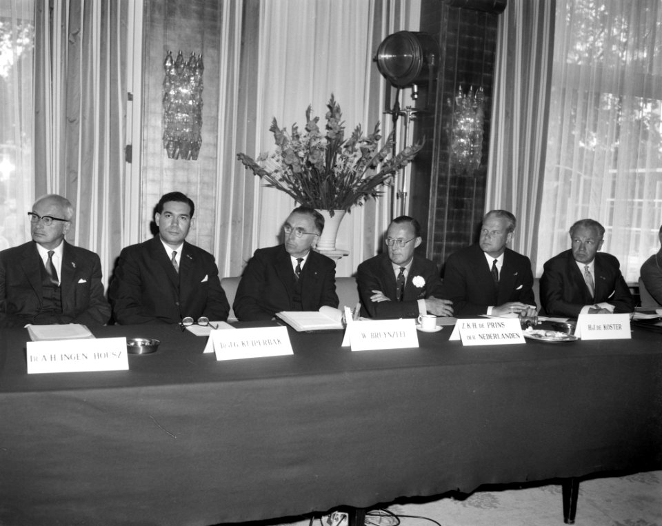 Prins Bernhard , ere-voorzitter Industriele Advocatenraad Suriname en Nederlands, Bestanddeelnr 914-0436